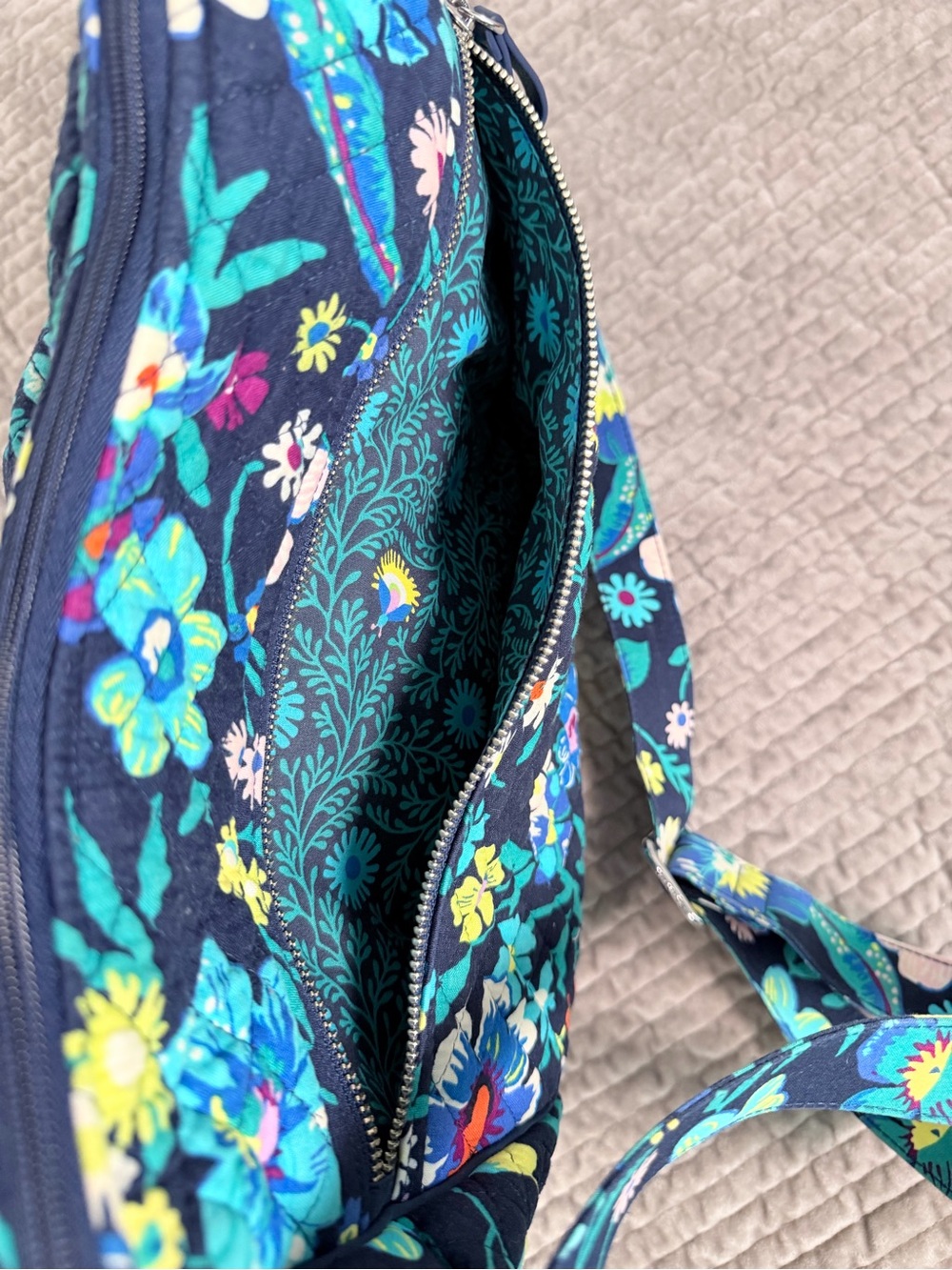 VERA BRADLEY On the Go Crossbody Bag Midnight Blues Retired Print Quilted Floral - Picture 6 of 11